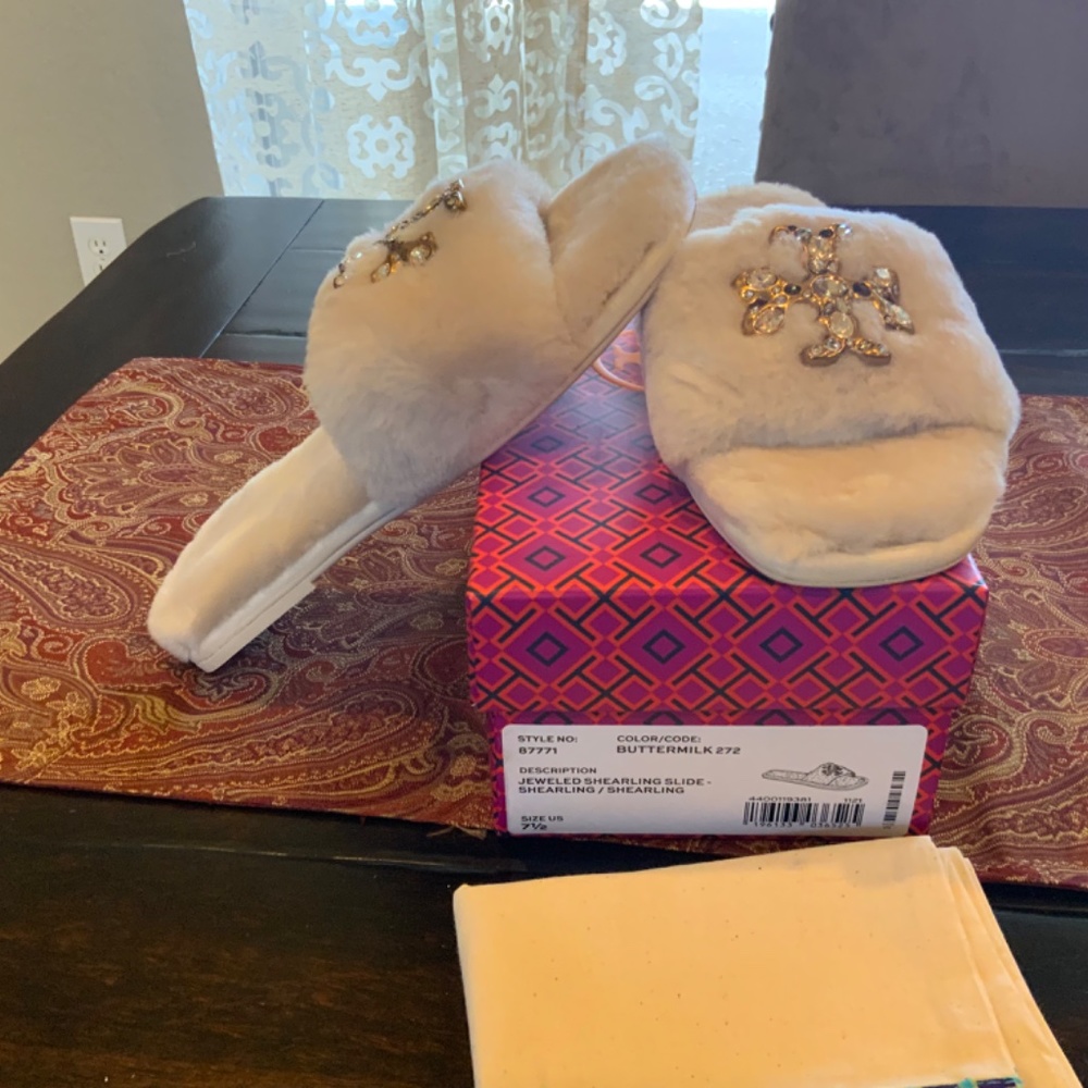 Tory Burch Jeweled Shearling Slide - Buttermilk ,size7.5,BNIB,MSRP$298 Must have - Picture 3 of 5